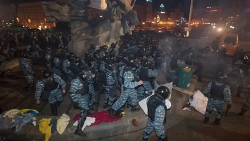 Янукович нашел виновных в разгоне «Евромайдана»