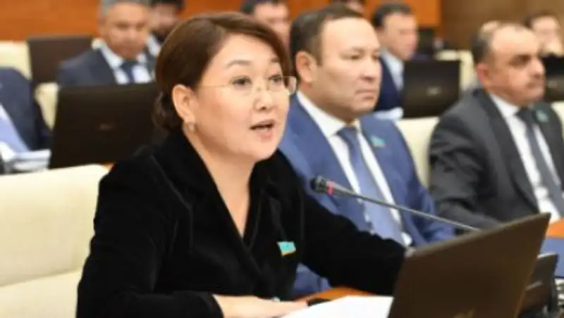 Айзада Курманова освобождена от должности депутата