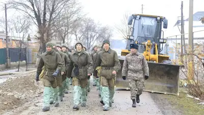 Военнослужащие Вооруженных сил пришли на помощь сельчанам