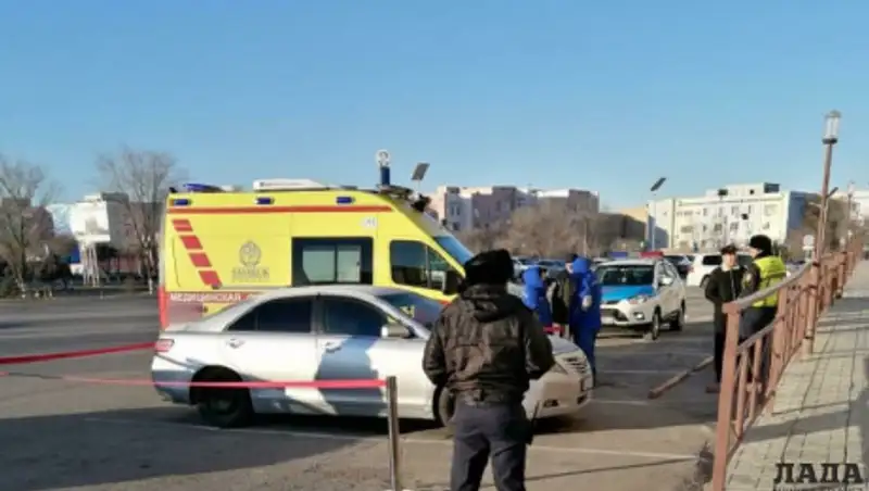 Машина с трупом простояла у ТРЦ Жанаозена несколько дней