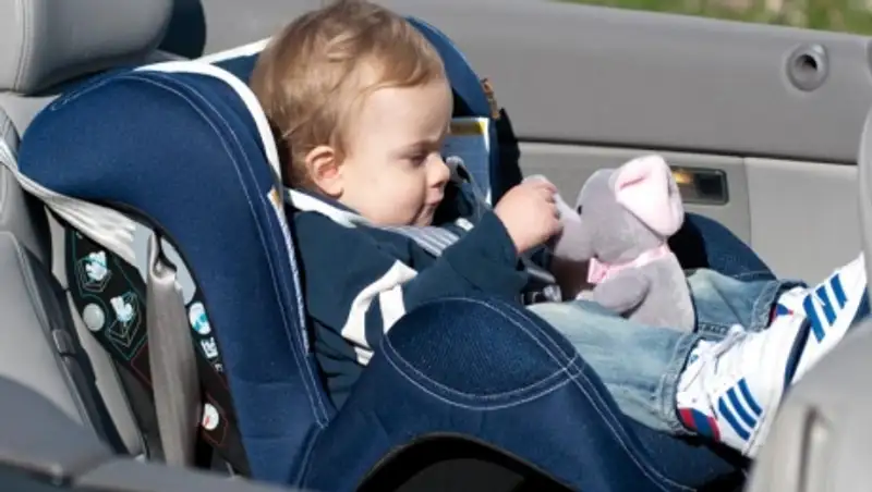 В Атырау ни в одном таксопарке нет детских автокресел