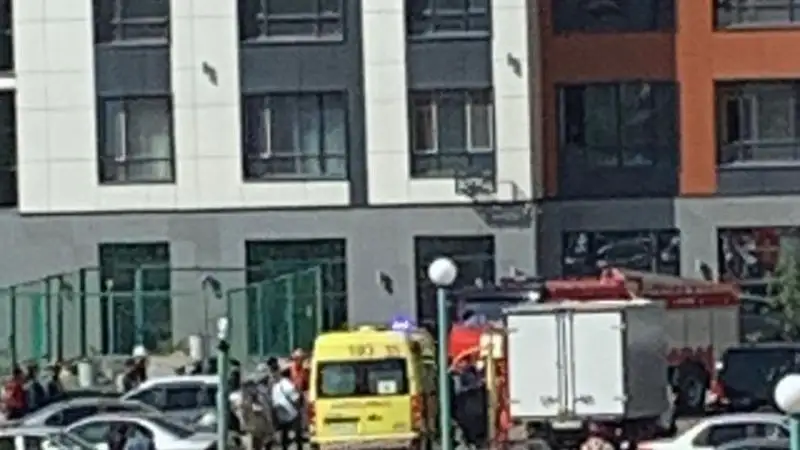 В Астане два человека отравились при спуске в колодец