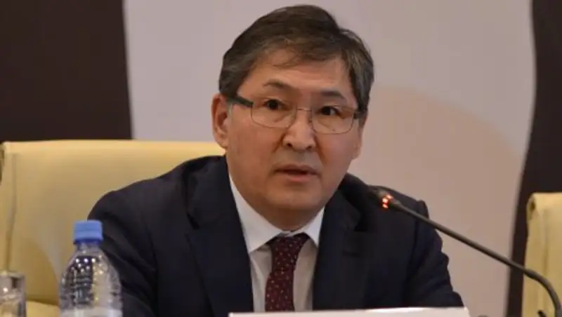 Сагадиев рассказал, когда в школах начнут переходить на латиницу