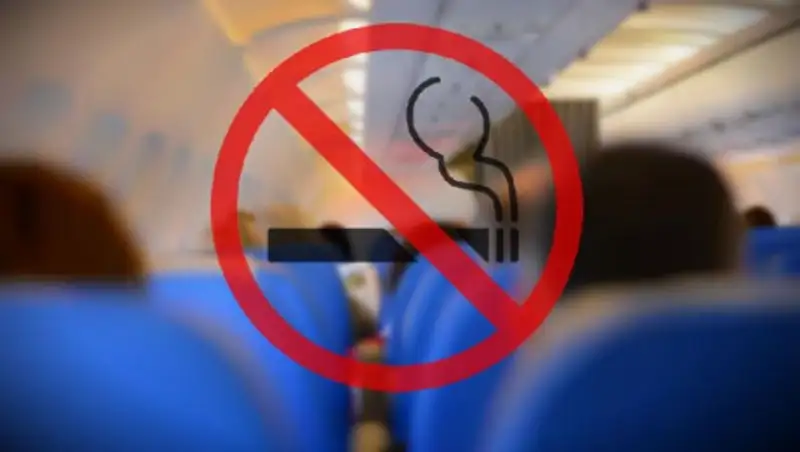 Женщину сняли с авиарейса "Алматы-Караганда" за курение на борту