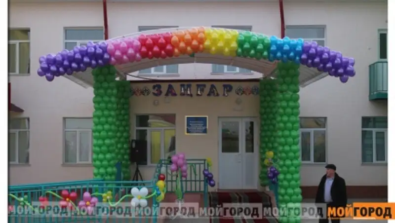 Из больницы выписали мальчика, выпавшего из окна детсада в Уральске