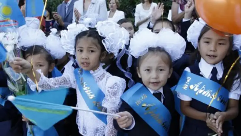 Директоров столичных школ накажут за навязывание магазинов школьной формы