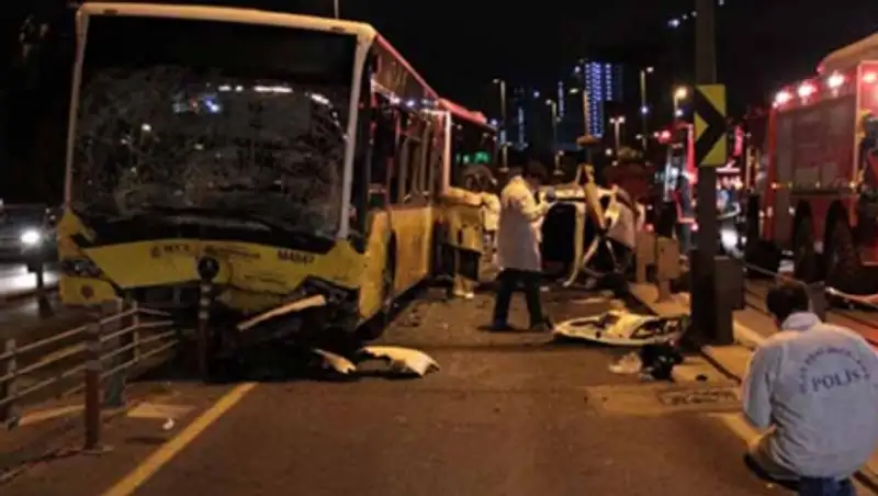 Пять человек погибли в результате ДТП с участием автобуса в Стамбуле