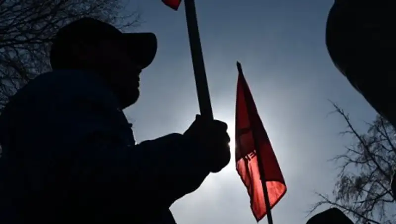 В Бишкеке проходит митинг сторонников задержанного депутата Текебаева