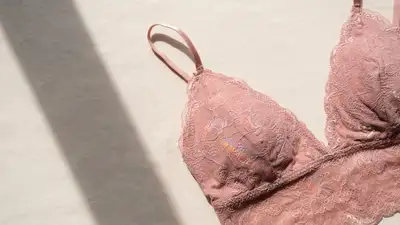 Фанатка бросила бюстгальтер на лед во время матча НХЛ, фото - Новости Zakon.kz от 06.11.2023 14:38