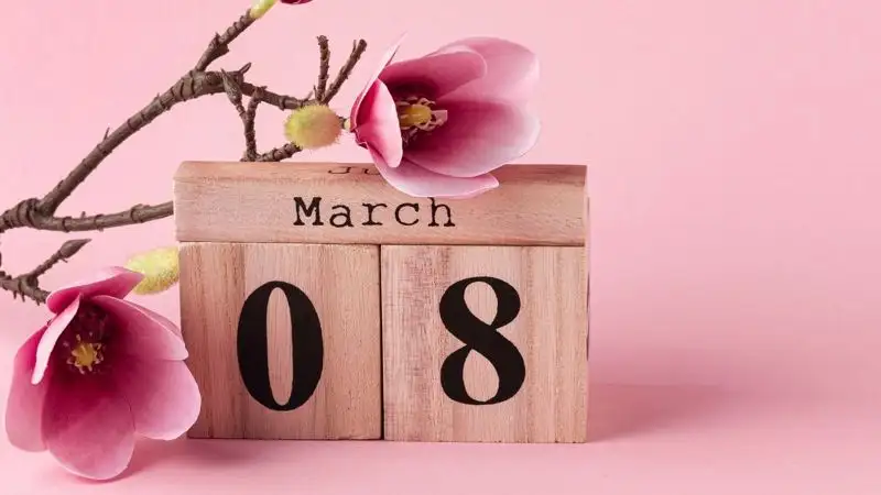 Ждут гостей и подарков: астанчанки встречают 8 Марта