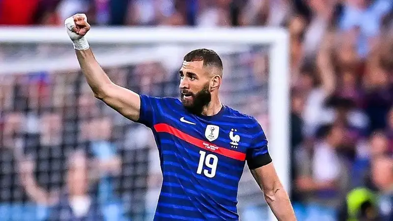 Обладатель "Золотого мяча" Карим Бензема объявил о завершении карьеры в сборной Франции