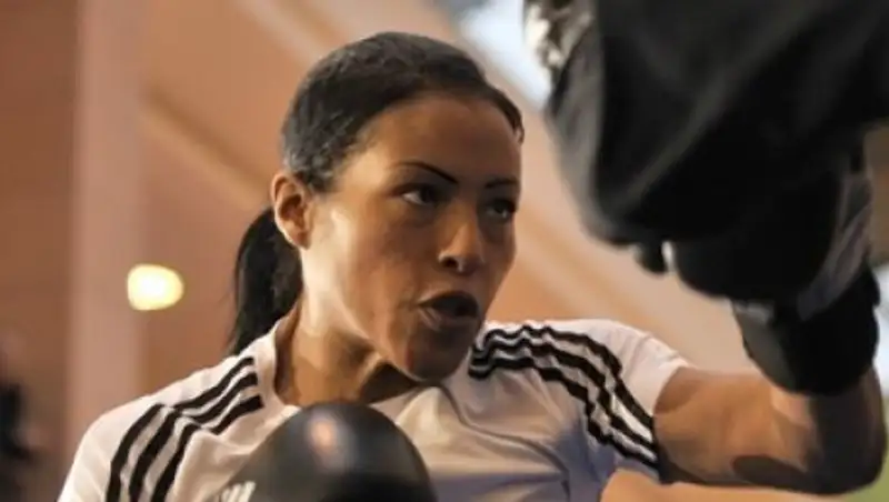 Абсолютная чемпионка мира защитила титулы в андеркарде Головкина