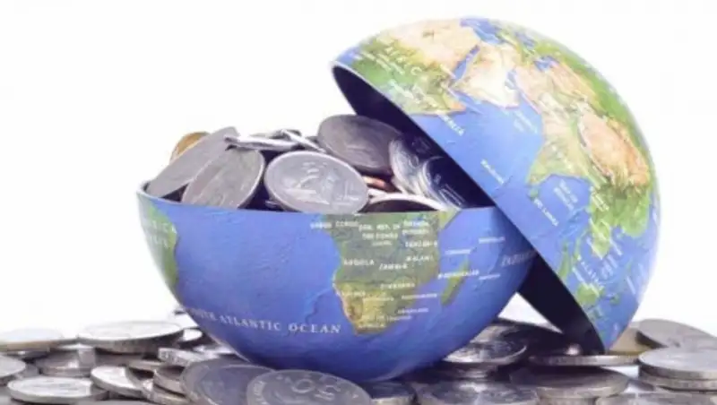 Эксперт: экономику ждет коллапс если мир срочно не выйдет из карантина