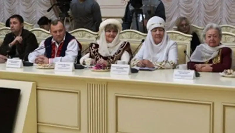 Члены Ассамблеи народа Казахстана изучают госязык на бесплатных курсах в Павлодаре