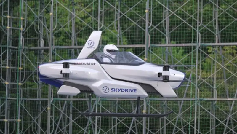 Летающий автомобиль с человеком на борту испытали в Японии