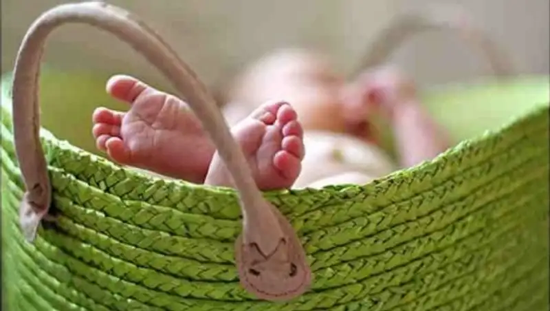 Павлодарские полицейские нашли молодую мать, оставившую грудничка чужому мужчине