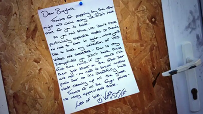 Британка оставила грабителям записку с благодарностями, фото - Новости Zakon.kz от 15.11.2013 18:41