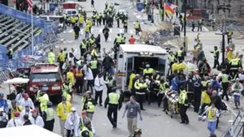 Взрывы на финише Бостонского марафона: трое погибших, фото - Новости Zakon.kz от 16.04.2013 15:31