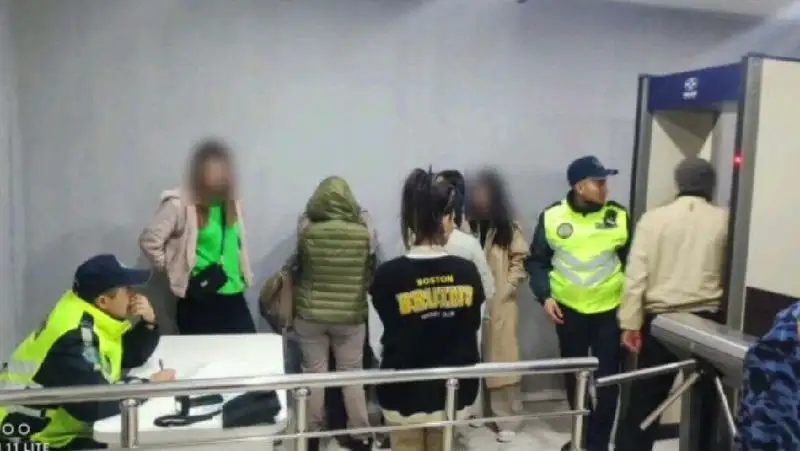 В Астане клиентам массажного салона оказывали интим-услуги