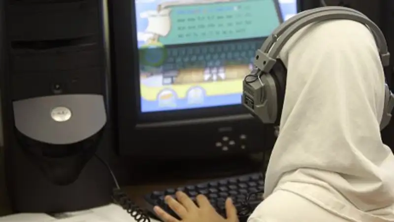 Атырауская школа не допустила к урокам ученицу в кимешеке