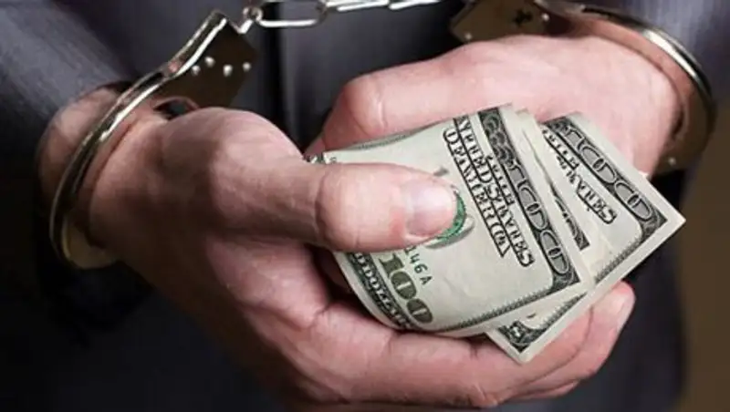 50 000 долларов: полковника ДВД на транспорте поймали за взятку