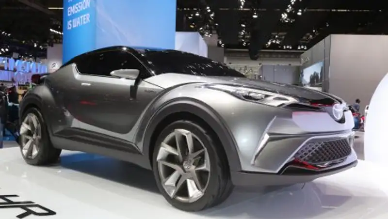 Опубликованы фото интерьера нового кроссовера Toyota C-HR