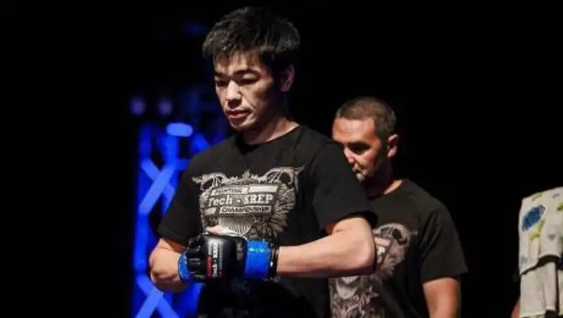 Шарипов одолел россиянина в дебютном бою в АСА