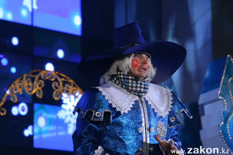 В Алматы зажгли главную новогоднюю ёлку (фото), фото - Новости Zakon.kz от 01.12.2011 02:06