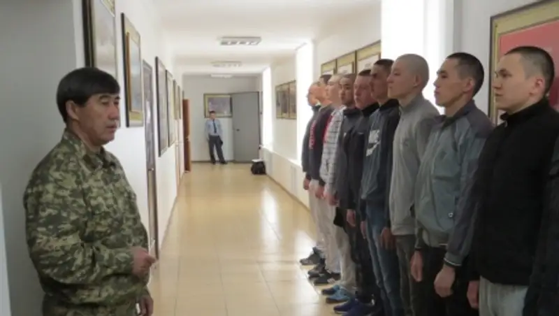 В Астане полным ходом идет весенняя призывная кампания