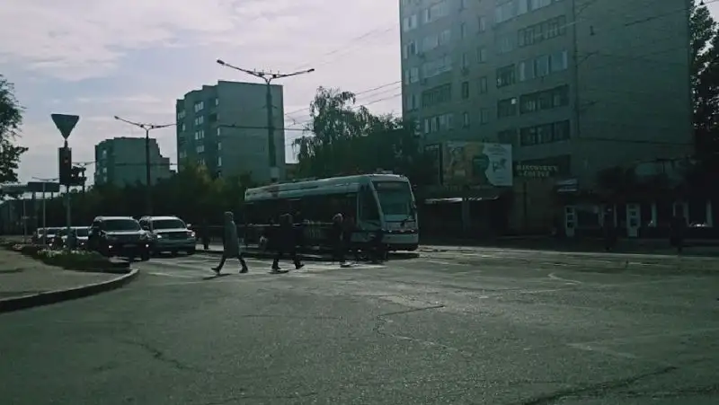 Трамвай столкнулся с автобусом в Павлодаре