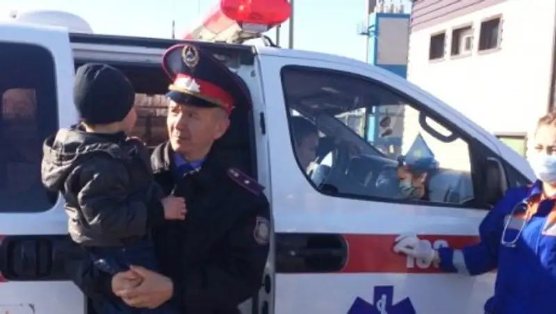 Павлодарда шұңқырдан табылған төрт жасар Артурдың анасы тура жолға түсті