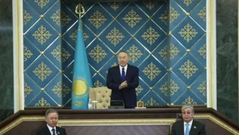 Назарбаев поблагодарил казахстанцев за поддержку