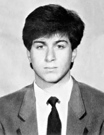 Он быстро вырос из владельца кооператива по производству игрушек «Уют» в важную фигуру нефтяного бизнеса: например, в 1999 году его состояние оценивалось в $14 млрд., фото - Новости Zakon.kz от 18.12.2014 18:28