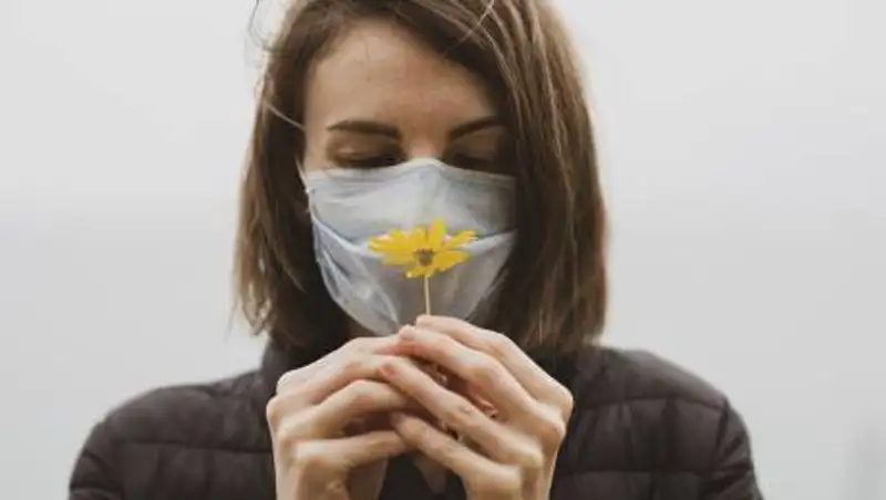 Вредно ли носить медицинскую маску в жару