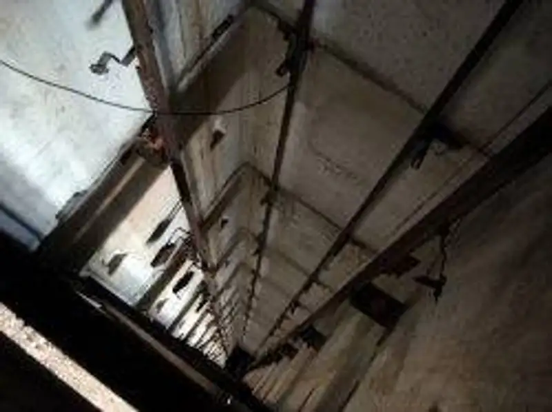 В одной из многоэтажек Астаны упал в шахту лифта и скончался 42-летний мужчина, фото - Новости Zakon.kz от 09.12.2011 15:04