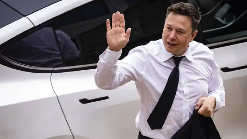 Илон Маск официально стал бездомным