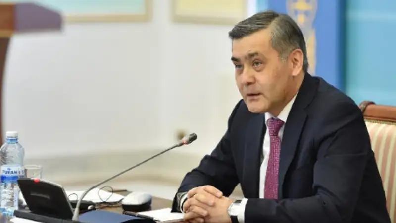 Министр обороны Казахстана перешел на режим самоизоляции