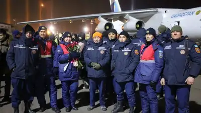 Второй эшелон казахстанских спасателей из Турции прилетел в Астану, фото - Новости Zakon.kz от 20.02.2023 07:26