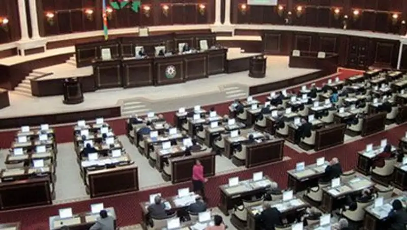 В парламенте Азербайджана запретили телефоны