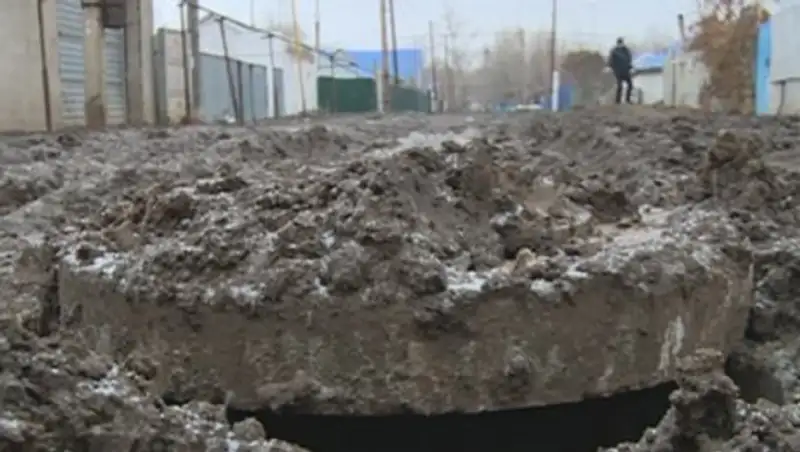 Алматыда&#1171;ы Т&#1199;рксіб ауданыны&#1187; т&#1201;р&#1171;ындары балшы&#1179;&#1179;а бат&#1179;ан жолды&#1187; азабын тартуда
