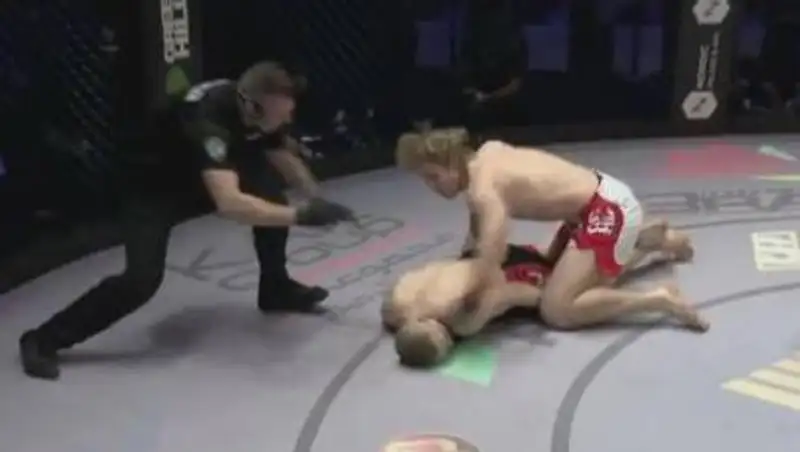 Шведский боец нокаутировал казахстанца за 13 секунд и сбежал из клетки