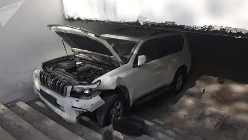 В Алматы внедорожник залетел в подземный переход