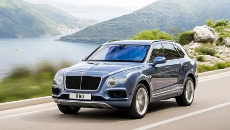 Младший кроссовер Bentley получит электропривод