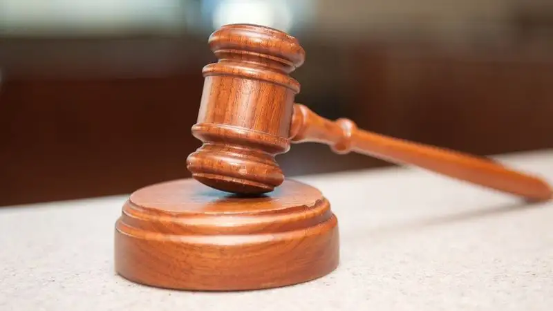 В Карагандинской области директора райбольницы осудили за хищение "ковидных" надбавок