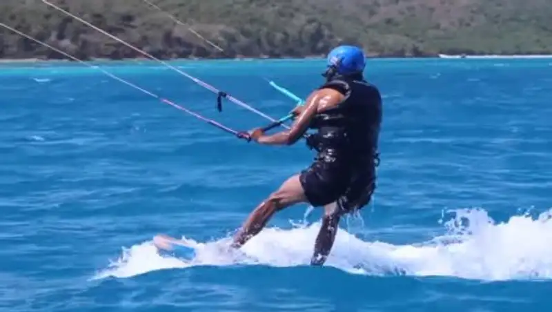 Бурную реакцию в соцсетях вызвали фото с отдыхающим Обамой