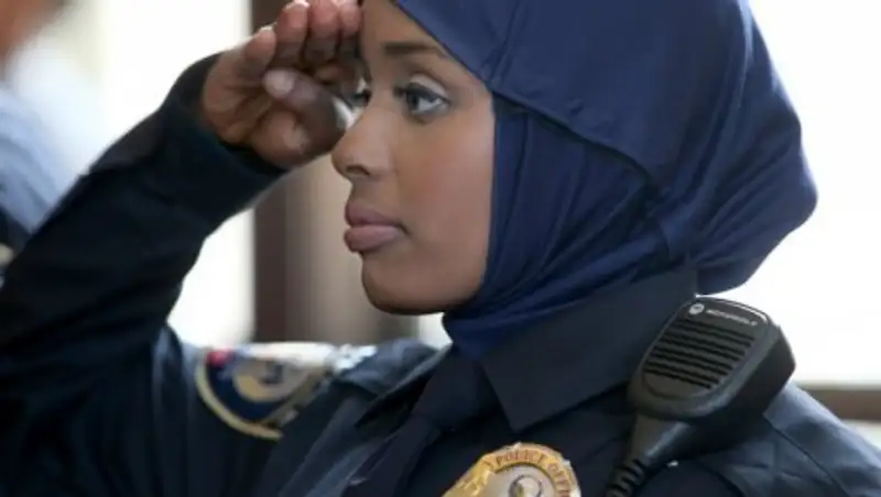 Канадским женщинам-полицейским разрешили носить хиджаб на работе 
