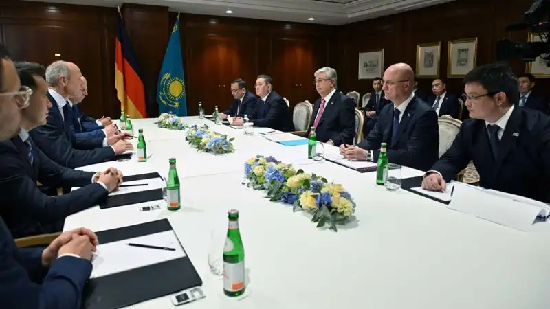 Токаев встретился с главой компании Siemens AG