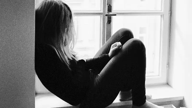 Неадекватный казахстанец пытался изнасиловать двух школьниц в туалете