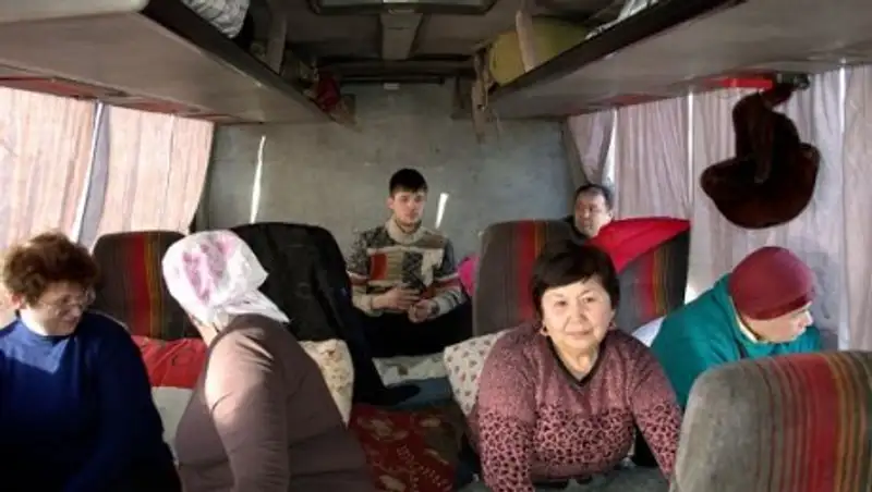 Полиция Караганды выявила переделанный в гостиницу рейсовый автобус