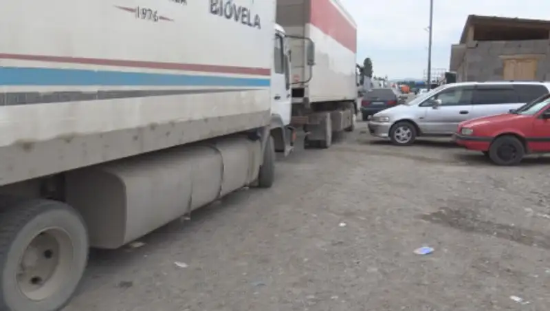 В Кыргызстане намерены запретить ввоз нефтепродуктов автотранспортом